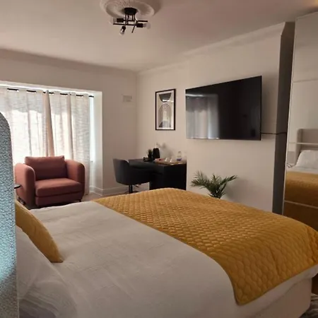 Large Bedroom Séjour chez l'habitant *